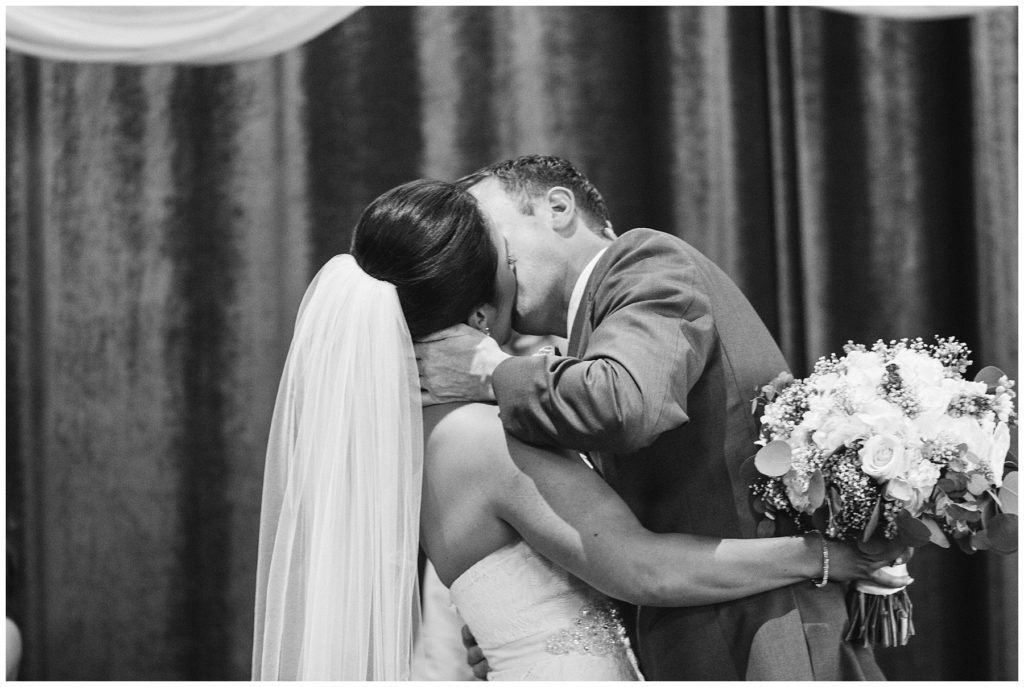 Misissippi Gardens Rainy spring wedding Copyright of Karen Feder Photography 2017 www.karenfederphotography.com