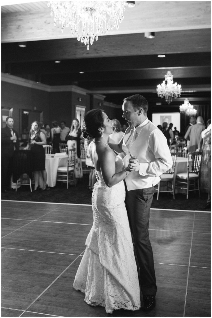 Misissippi Gardens Rainy spring wedding Copyright of Karen Feder Photography 2017 www.karenfederphotography.com