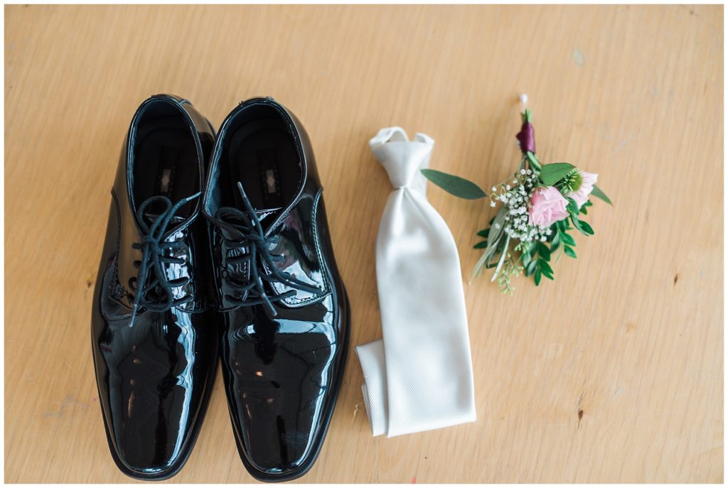  Elegant Pastel Wildflower wedding at Rochester Art Center www.karenfederphotography.com