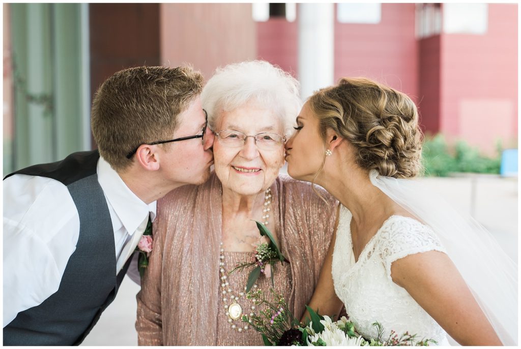 Elegant Pastel Wildflower wedding at Rochester Art Center www.karenfederphotography.com