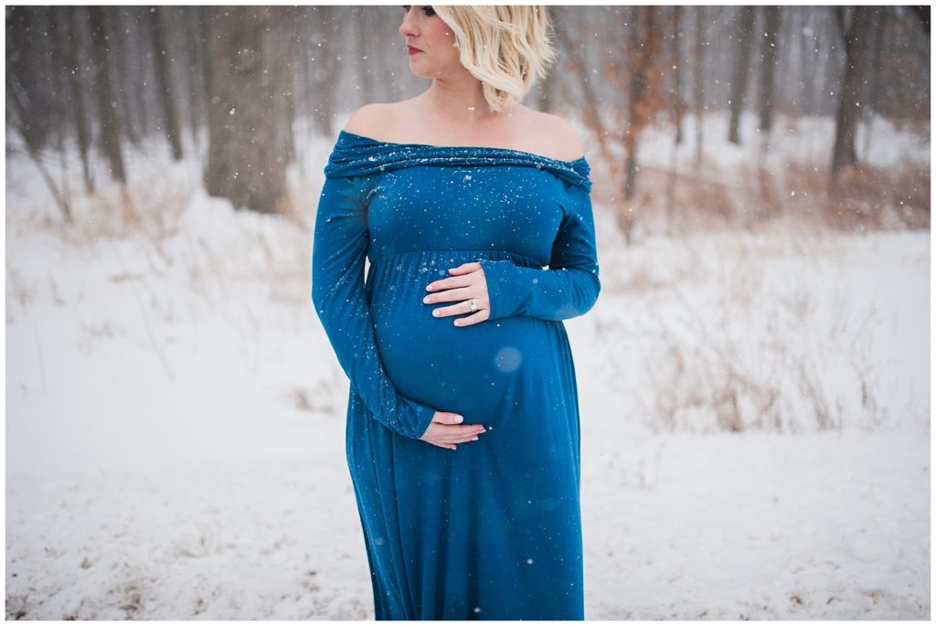 Winter Snow Maternity Session by Karen Feder Photography www.karenfederphotography.com