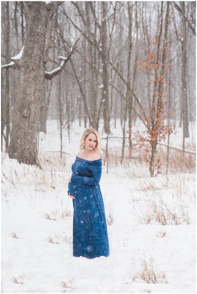 Winter Snow Maternity Session by Karen Feder Photography www.karenfederphotography.com